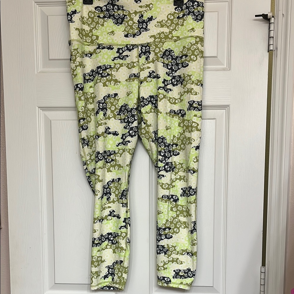 Floral Patterned Camo Leggings